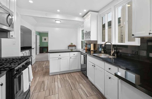 Lone Mountain Apartment | 2BR Flat for Corporate Travelers w/Parking in SF!