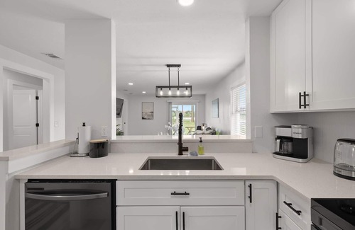 Bay Acres House | 2BR Florida Home Near the Shore!