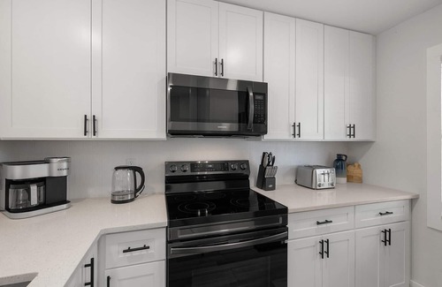 Bay Acres House | 2BR Florida Home Near the Shore!