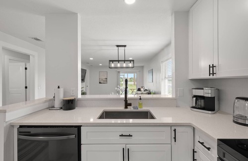 Bay Acres House | 2BR Florida Home Near the Shore!