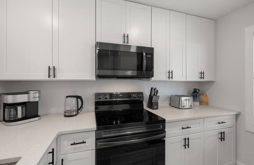 Bay Acres House | 2BR Florida Home Near the Shore!