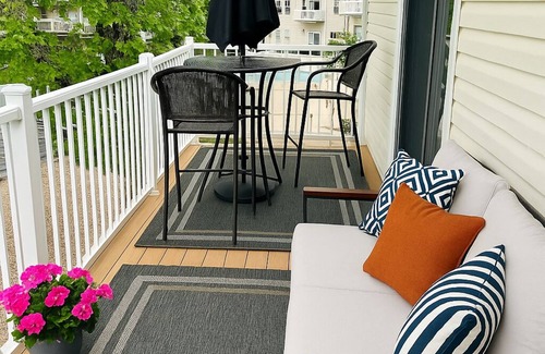 Osage Beach Condo | 2BR Getaway for Families Lake & Pool View Pets Beach W&D & Slip Trailer Parking