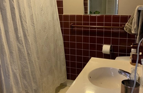 Murphysboro Apartment | 2br Guest Suite In Town on 4 Acre Private Estate