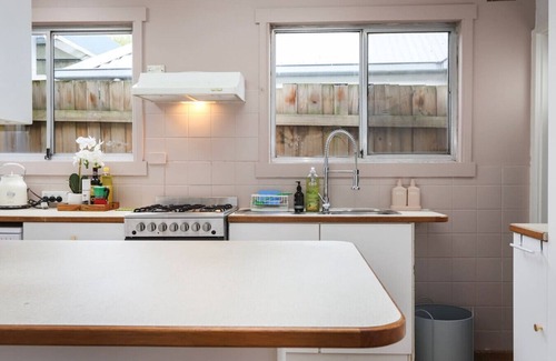 Yarraville House | 2BR Home with Private Backyard, Free Parking, Fast Wi-Fi - 3-Min Walk to Yarraville Village