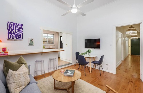 Yarraville House | 2BR Home with Private Backyard, Free Parking, Fast Wi-Fi - 3-Min Walk to Yarraville Village