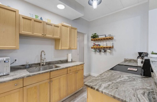 Old Orchard Beach House | 2BR House/10 Min Walk to Pier!