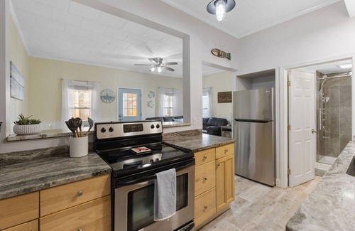 Old Orchard Beach House | 2BR House/10 Min Walk to Pier!