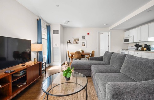 Theatre District Apartment | 2BR in Downtown Boston 9286