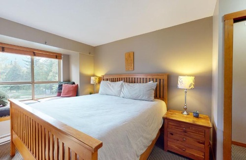 Village North House | 2BR in Symphony close to Whistler Village with Complex Hot Tub and Gas Fireplace
