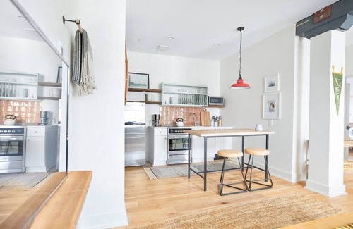 Yamacraw Village Condo | 2BR in the Heart of Historic Downtown Savannah