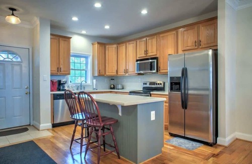 Southcrest Condo | 2BR Klonteska D4 Sum
