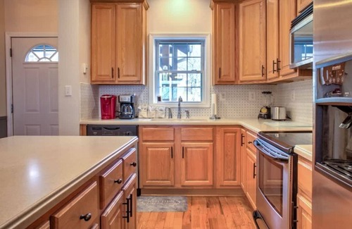 Southcrest Condo | 2BR Klonteska D4 Sum