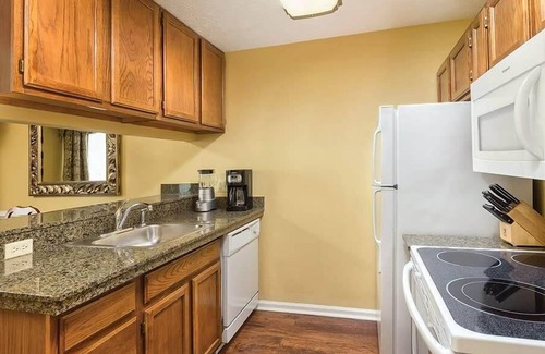 Williamsburg Condo | 2br Lockbox Condo Family Fun in Williamsburg!
