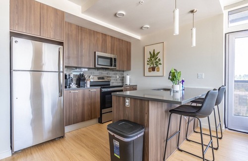 West Bellevue Apartment | 2BR | Lounge, Rooftop, Gym | Bellevue | Sophari C