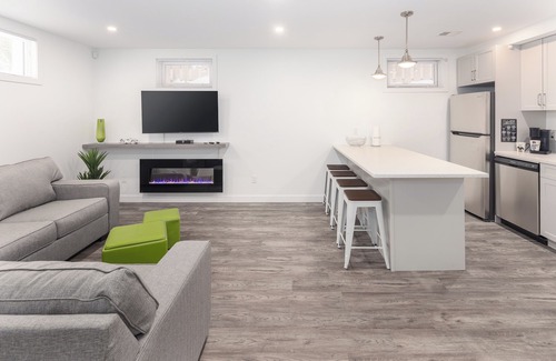 Saskatoon House | 2BR Lower Suite near Broadway w/Fireplace