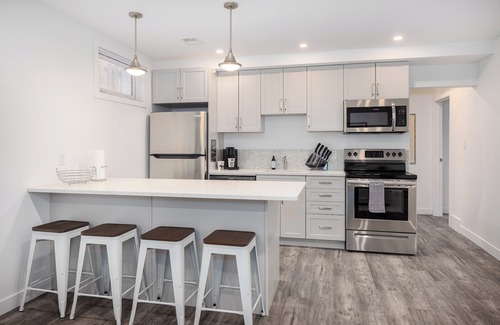 Saskatoon House | 2BR Lower Suite near Broadway w/Fireplace