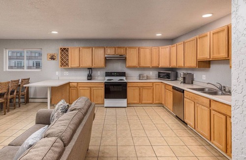 Wasilla House | 2BR Lux Lakeshore Retreat
