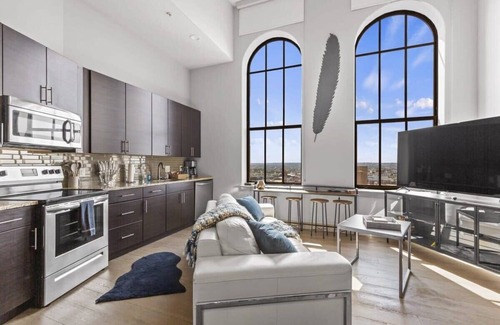 Downtown Baltimore Apartment | 2BR Luxury Apartment Rooftop Pool & Gym