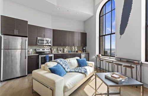 Downtown Baltimore Apartment | 2BR Luxury Apartment Rooftop Pool & Gym