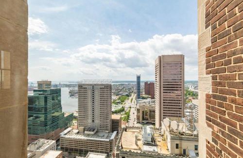 Downtown Baltimore Apartment | 2BR Luxury Apartment With Rooftop Deck & Pool