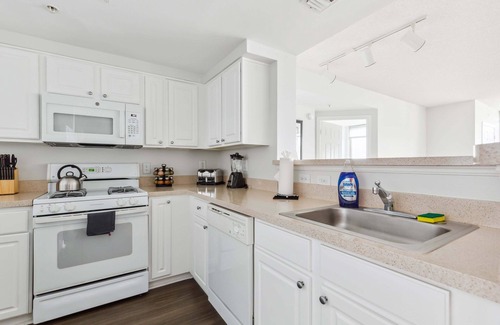 Ballston Apartment | 2BR Luxury City Suite With Gym & Pool