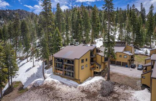 Alpine Meadows House | 2BR Mins to Alpine Base Area Palisades!