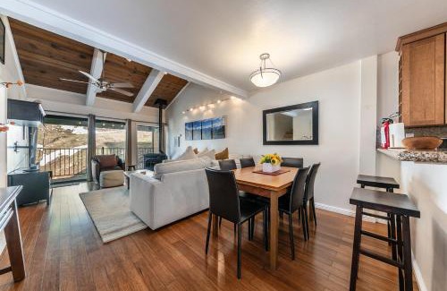 Alpine Meadows House | 2BR Mins to Alpine Base Area Palisades!