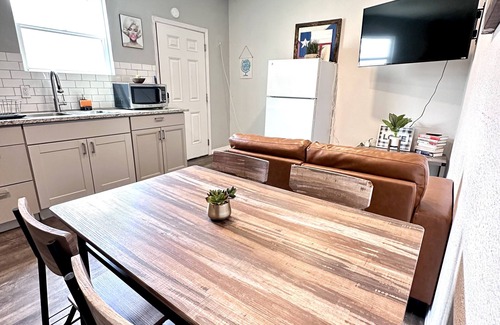 El Paso Apartment | 2BR Newly Remodeled Apartment 3min to Ft. Blissn