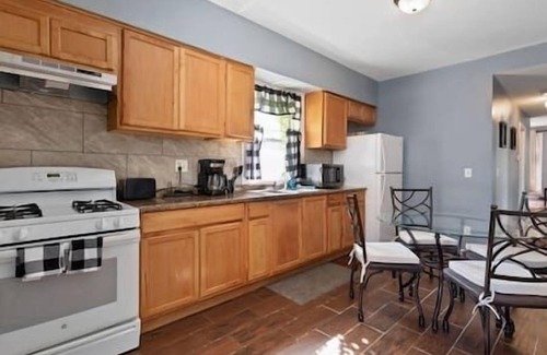 Aurora Apartment | 2BR+Office Apt. Near Metra, I-88 & Naperville