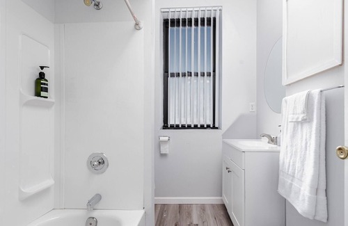 Lafayette Square Apartment | 2BR Park Ave Townhome with parking by Cozysuites