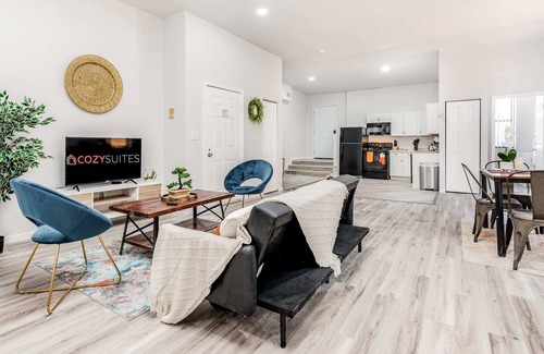Lafayette Square Apartment | 2BR Park Ave Townhome with parking by Cozysuites