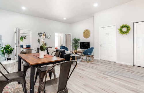 Lafayette Square Apartment | 2BR Park Ave Townhome with parking by Cozysuites