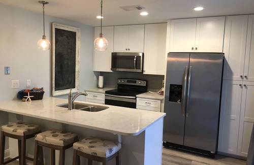 Melbourne Beach House | 2BR RENOVATED CONDO: WALK TO RIVER & BEACH! FISH, KAYAK, POOL,TENNIS & MORE
