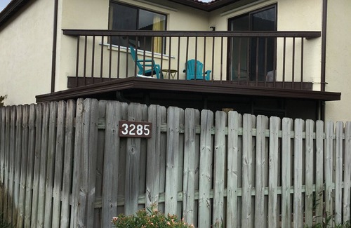 Melbourne Beach House | 2BR RENOVATED CONDO: WALK TO RIVER & BEACH! FISH, KAYAK, POOL,TENNIS & MORE