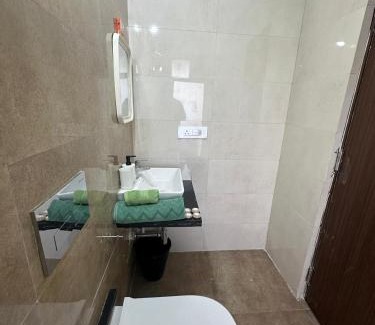 Malad East Apartment | 2BR Service Aprt Near Nesco Center