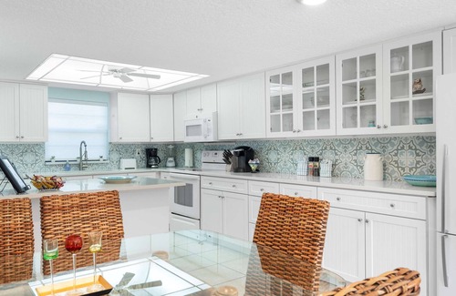 Avon By The Sea Condo | 2BR Sleeps 6 Poolfront BBQ Steps to Beach & Pier!