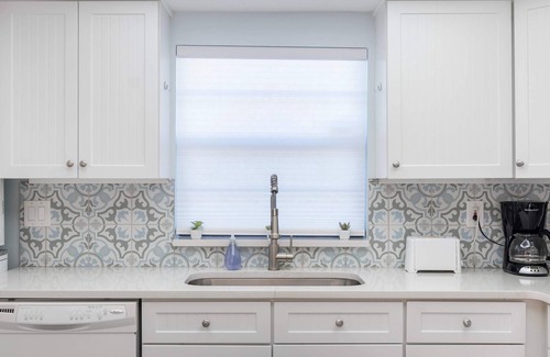 Avon By The Sea Condo | 2BR Sleeps 6 Poolfront BBQ Steps to Beach & Pier!