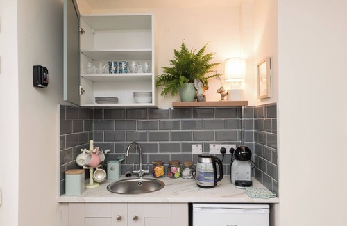 County Cork House | 2BR-Sleeps4-Parking-NearCork-6mintoAirport