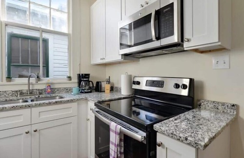 Saint Roch House | 2BR Steps to Music + Food | Pet Friendly