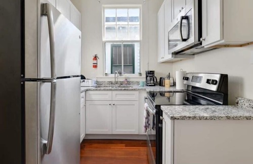 Saint Roch House | 2BR Steps to Music + Food | Pet Friendly