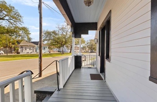 Saint Roch House | 2BR Steps to Music + Food | Pet Friendly
