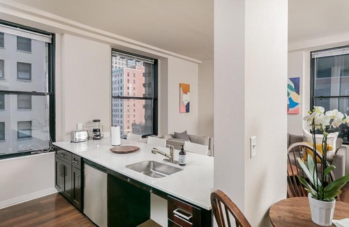 Downtown Baltimore Apartment | 2BR Stunning Lux Apartment Free Parking, Rooftop Deck & Gym, ADA Compliant