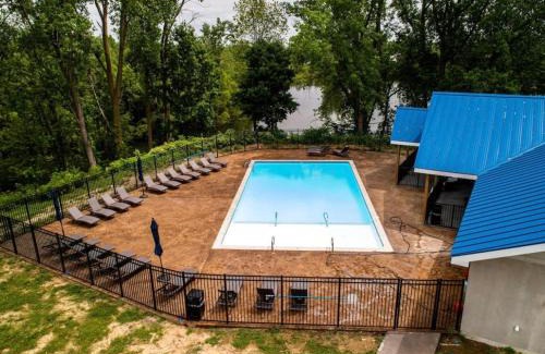 Grandville Apartment | 2BR Suite at The Grand Castle Pool Gym & Parking