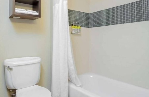 Anaheim Resort Hotel | 2BR Suite Ideal for Families seeking Disney Magic! Pets Allowed, Free Breakfast