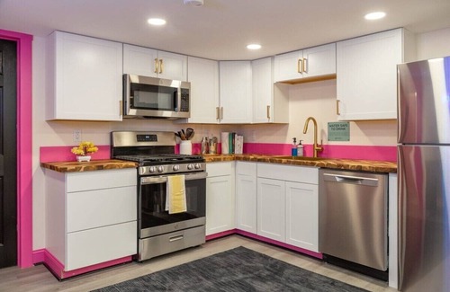 Jeffersonville Apartment | 2BR Suite @Smuggs w/sauna, hot tub, arcade & river