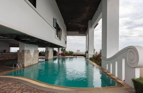 Khlong Tan Condo | 2BR Sukhumvit BTS Phrom Phong/Emporium/WiFi/pool
