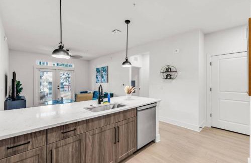 Ruskin Apartment | 2BR Sunspot Poolside Living in Apollo Beach