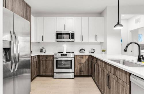 Ruskin Apartment | 2BR Sunspot Poolside Living in Apollo Beach