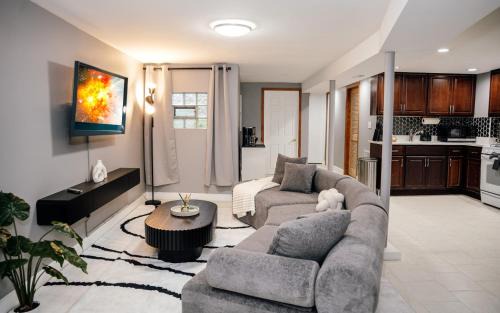 Belmont Cragin House | 2BR Travelers Favorite Modern
