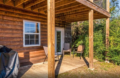 Indian Point Condo | 2BR Waterfront Duplex Cabin w/Pool + Swim & Boat dock